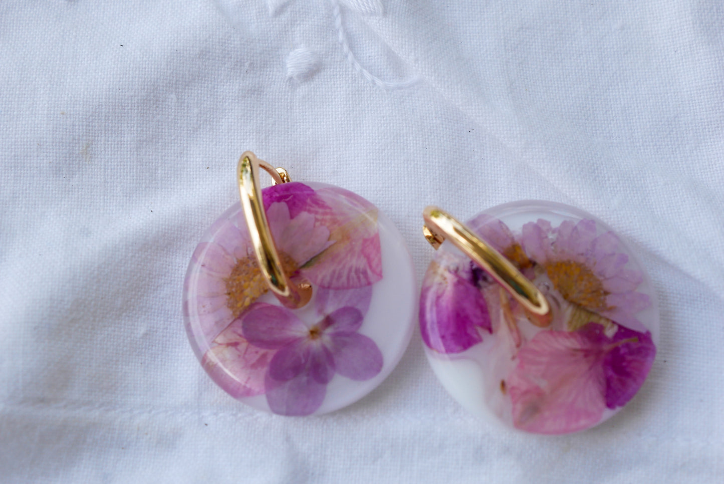 Pink Pressed Flower Disc Huggie Earrings – Gold Stainless Steel Floral Hoops – Real Flower Statement Earrings