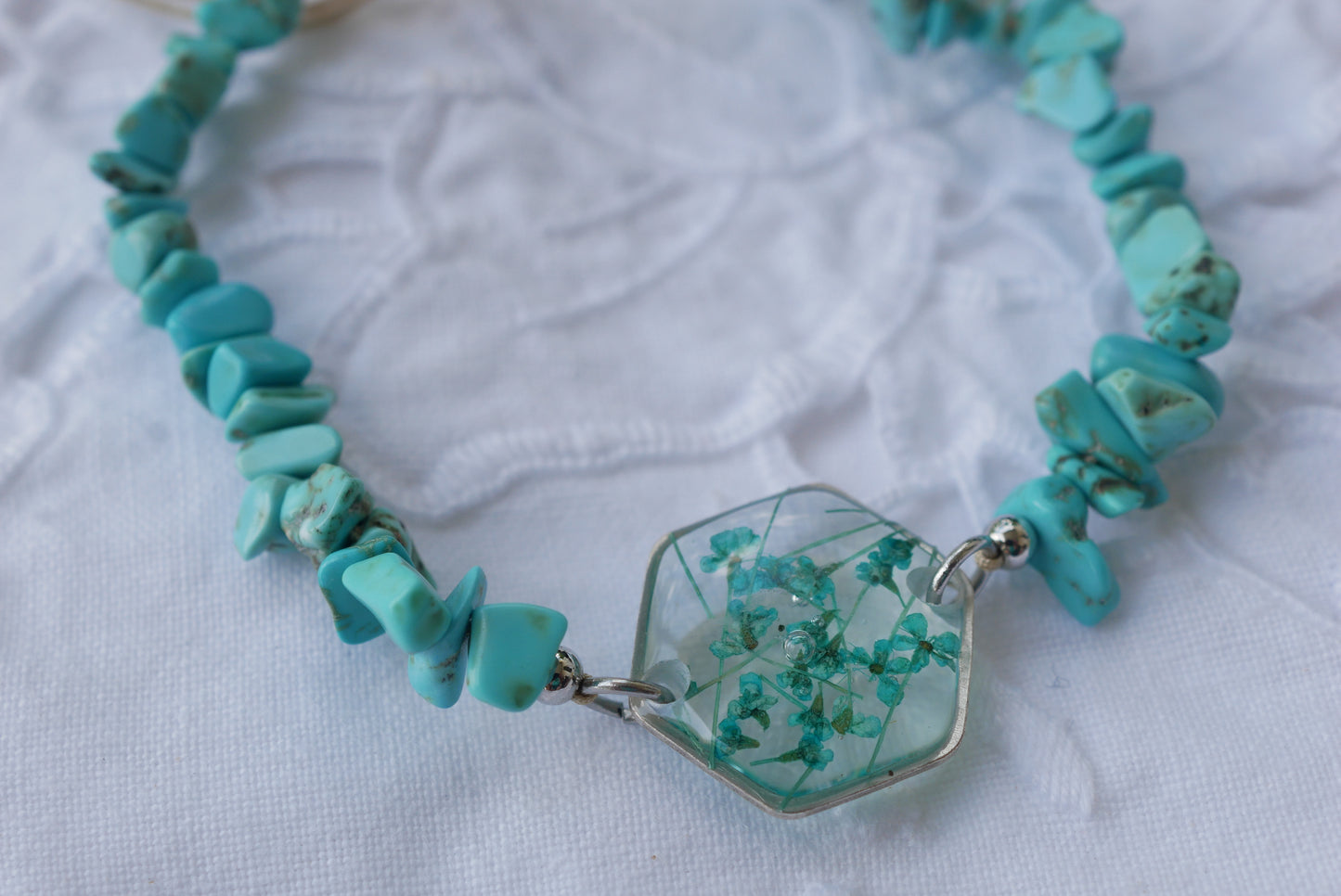 Turquoise Beaded Queen Anne’s Lace Adjustable Bracelet – Real Pressed Flower Botanical Jewelry