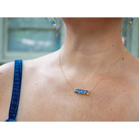 Forget me not horizontal bar necklace