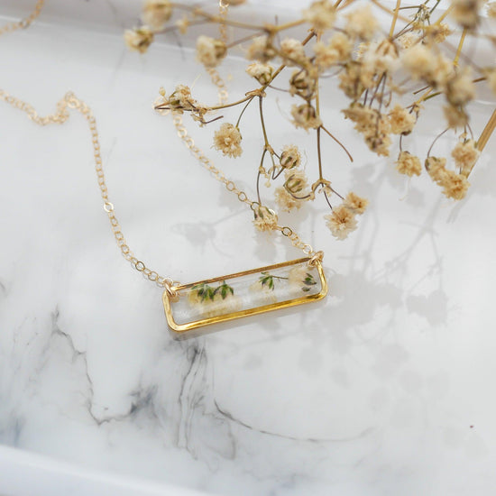 Horizontal Baby's breath bar necklace