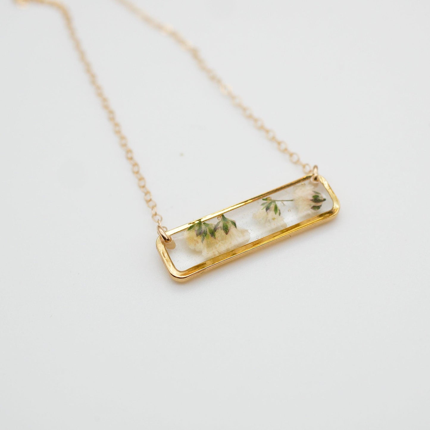 Horizontal Baby's breath bar necklace