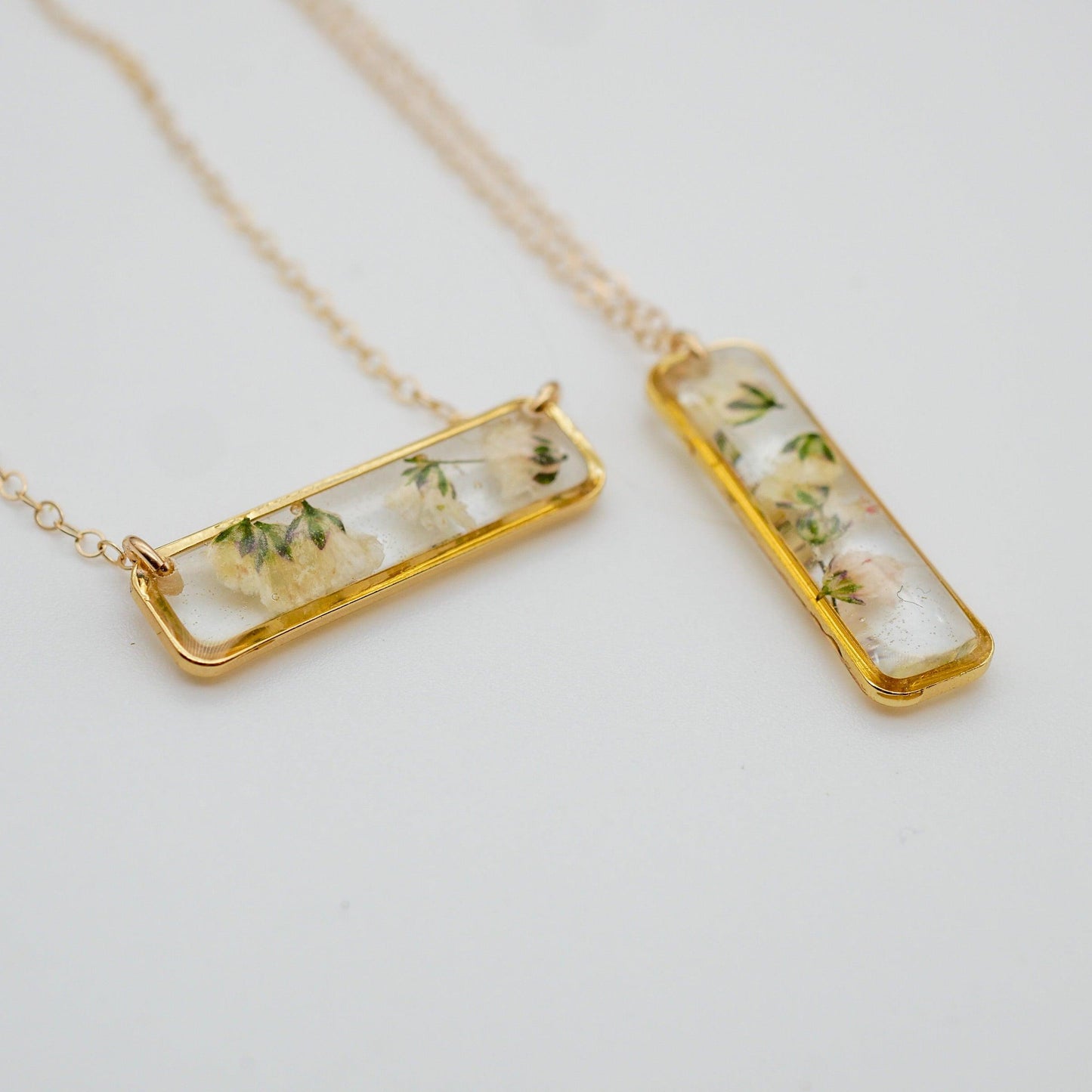 Horizontal Baby's breath bar necklace