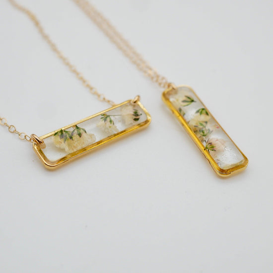 Horizontal Baby's breath bar necklace