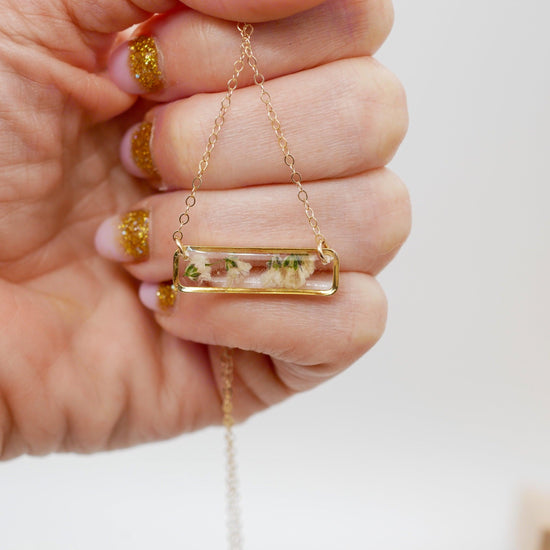 Horizontal Baby's breath bar necklace