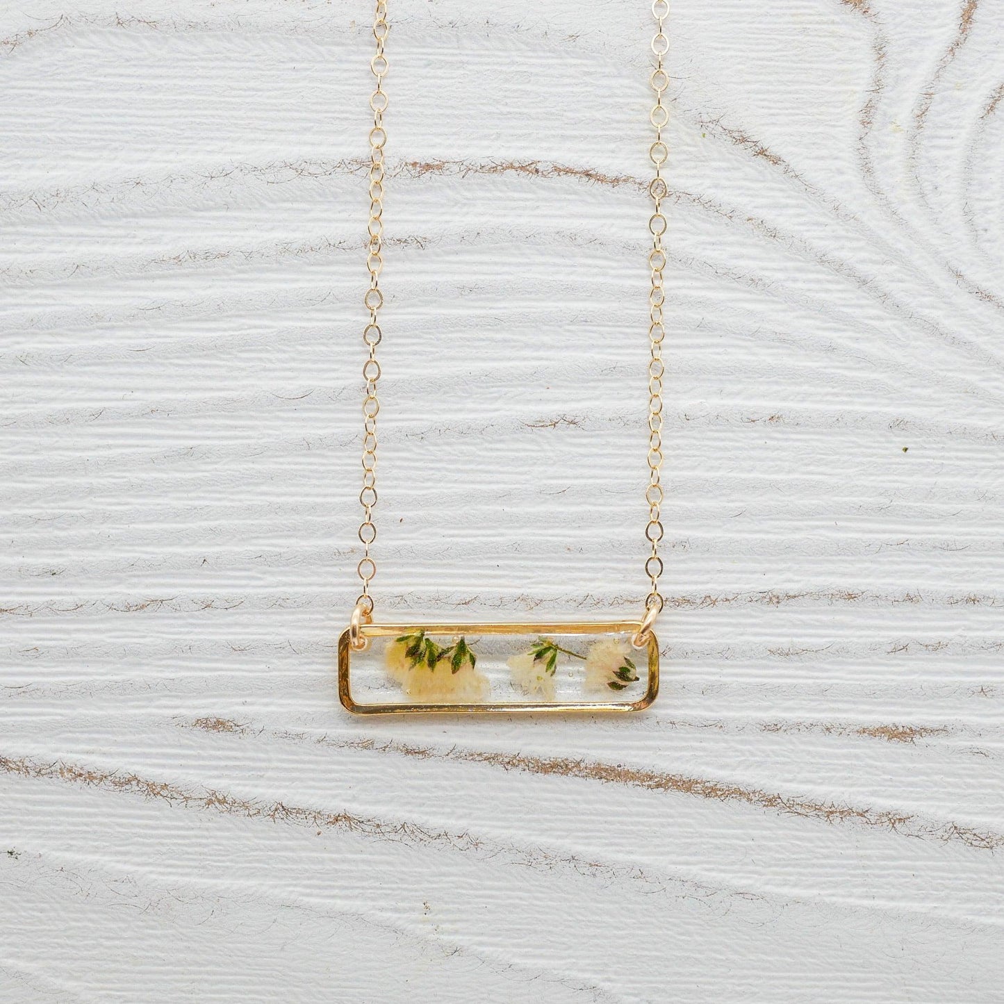 Horizontal Baby's breath bar necklace