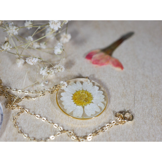 Pressed Daisy Necklace