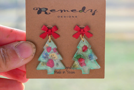 Christmas tree earrings with pressed flowers, festive dried flower earrings