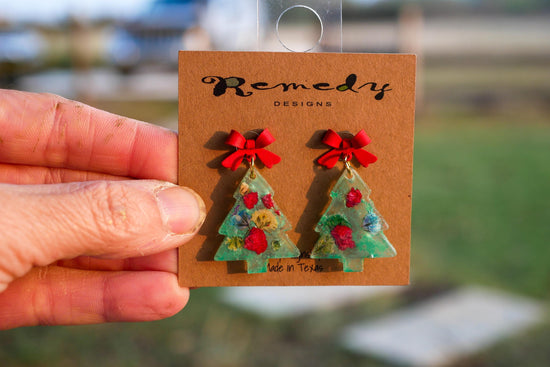 Christmas tree earrings with pressed flowers, festive dried flower earrings