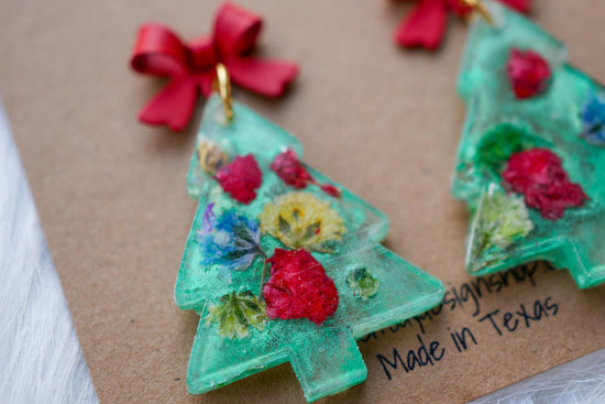 Christmas tree earrings with pressed flowers, festive dried flower earrings