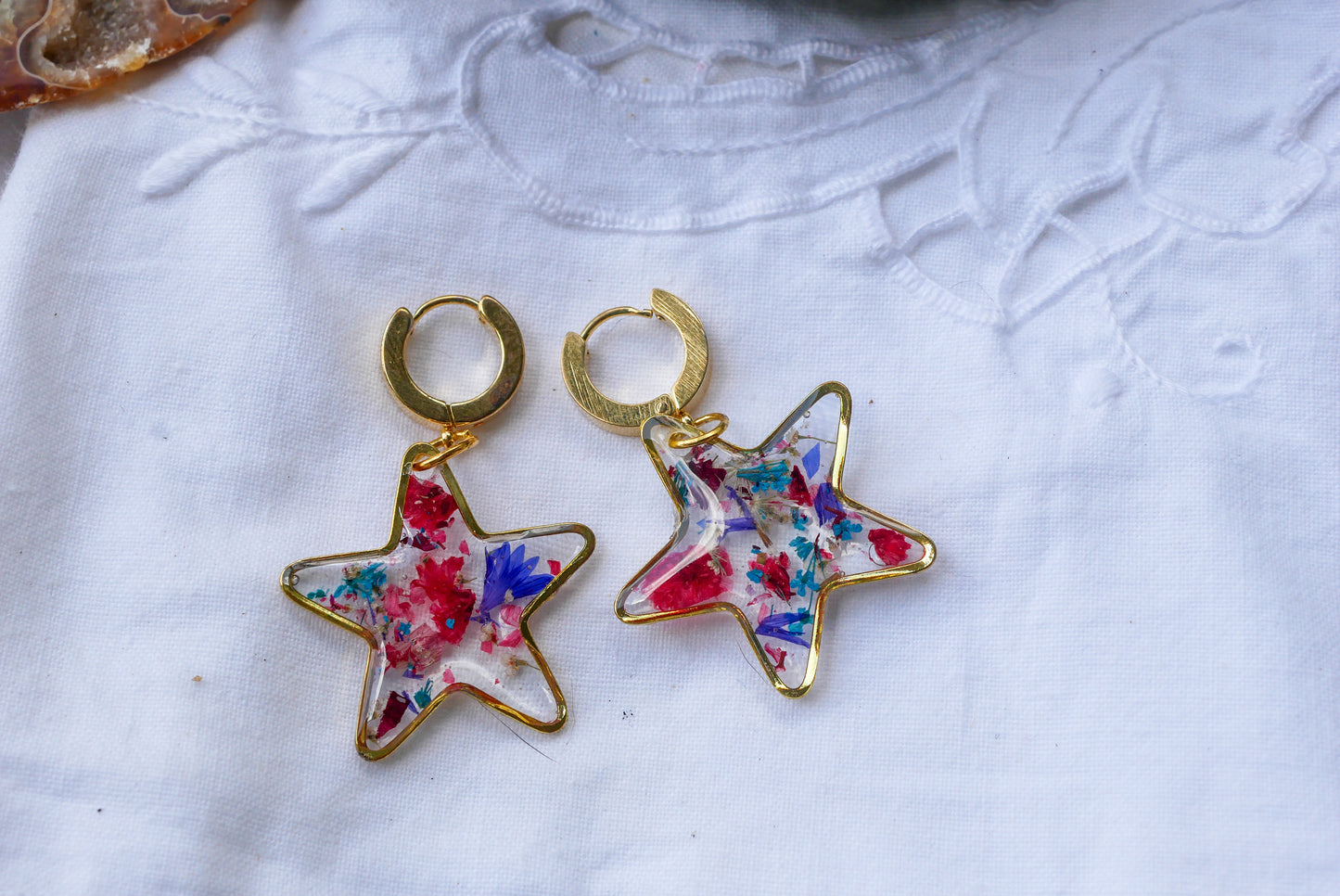 Red, White & Blue Flower Confetti Star Huggie Earrings – Gold Stainless Steel Patriotic Floral Earrings