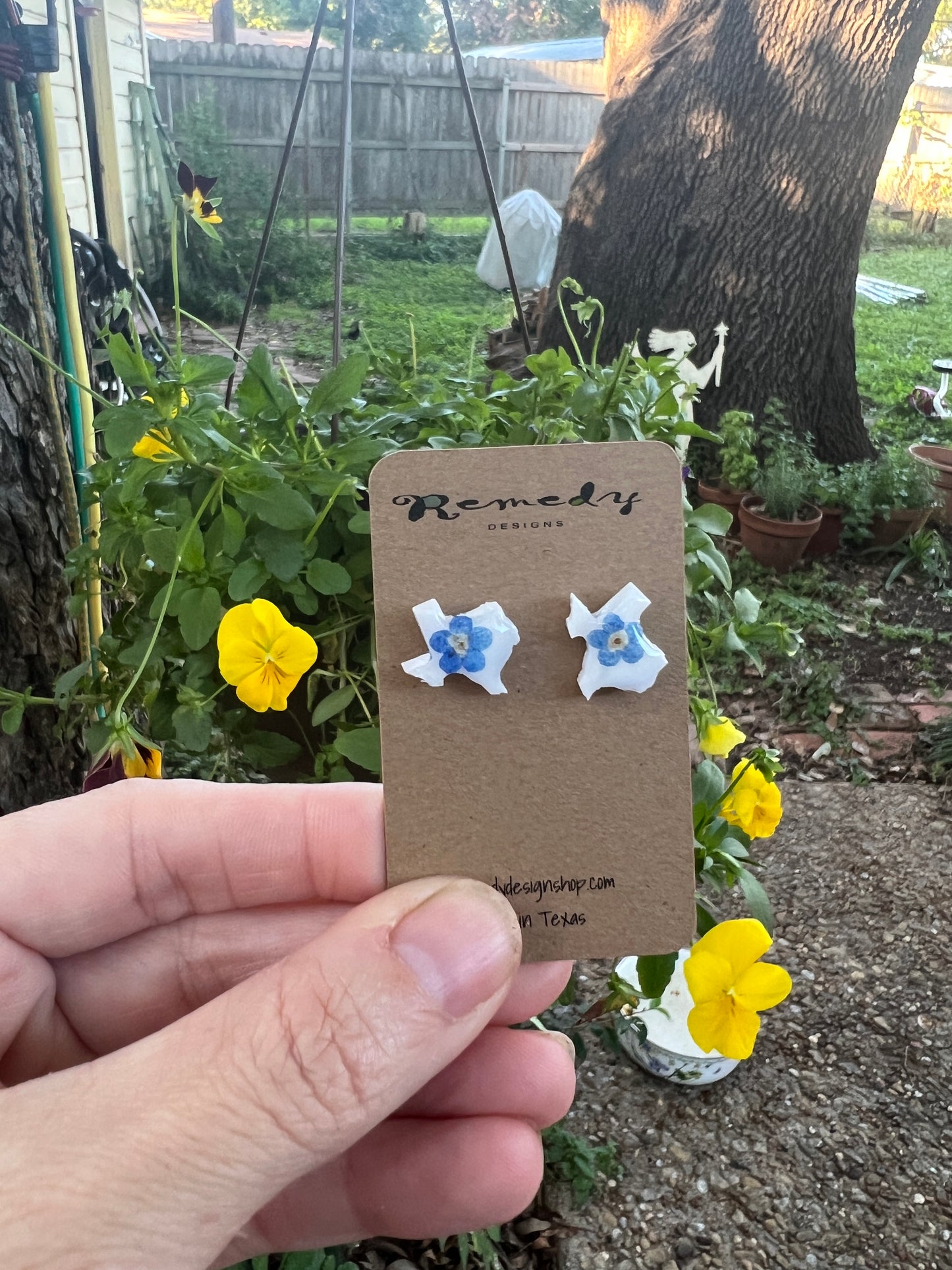 Load image into Gallery viewer, Tiny Texas forget me not studs
