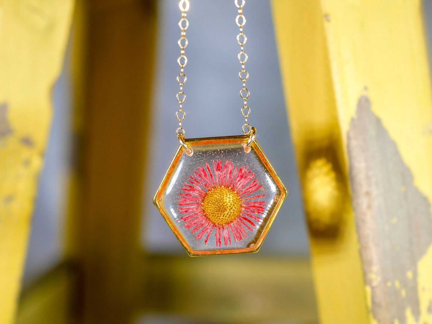 Pressed flower jewelry, pressed red fleabane necklace, preserved nature necklace, pressed flower jewelry, real flower jewelry