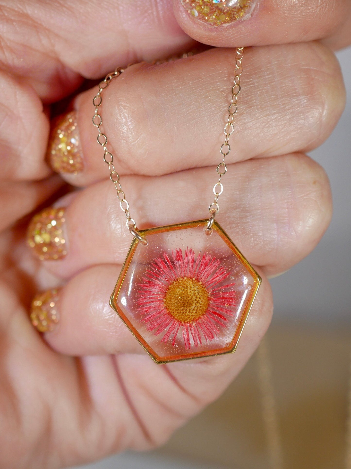 Pressed flower jewelry, pressed red fleabane necklace, preserved nature necklace, pressed flower jewelry, real flower jewelry