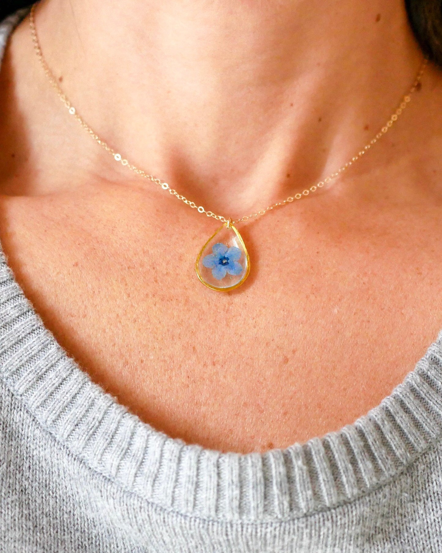 Forget me not teardrop necklace, dainty botanical jewelry, Memorial jewelry, Something blue brides charm, Real flower terrarium