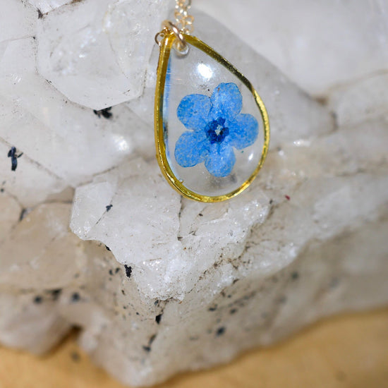 Forget me not teardrop necklace, dainty botanical jewelry, Memorial jewelry, Something blue brides charm, Real flower terrarium