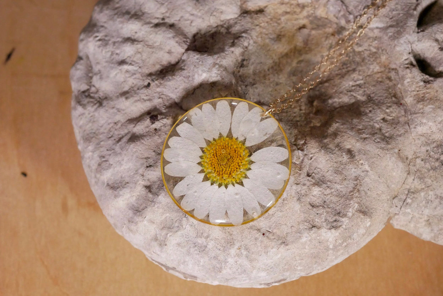 Pressed daisy necklace, white daisy necklace, Silver flower pressed flower jewelry botanical terrarium necklace pressed daisy, New mom gift