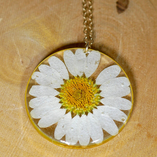 Pressed daisy necklace, white daisy necklace, Silver flower pressed flower jewelry botanical terrarium necklace pressed daisy, New mom gift