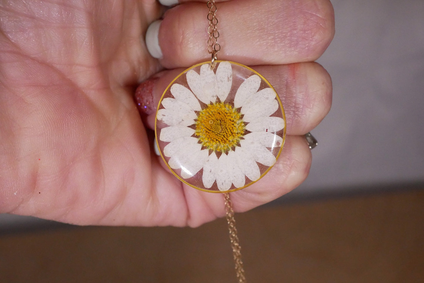 Pressed daisy necklace, white daisy necklace, Silver flower pressed flower jewelry botanical terrarium necklace pressed daisy, New mom gift