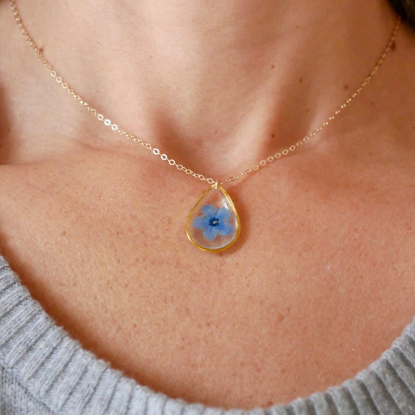 Forget me not teardrop necklace, dainty botanical jewelry, Memorial jewelry, Something blue brides charm, Real flower terrarium