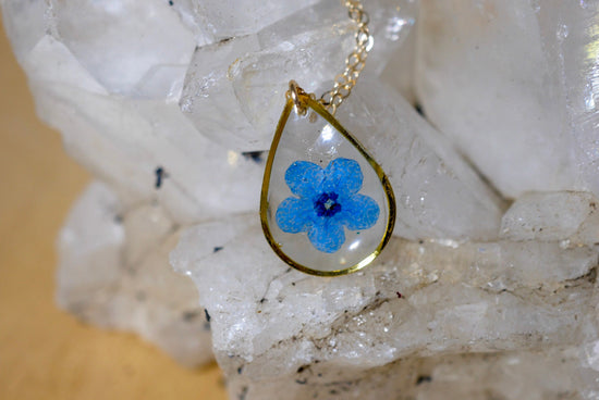 Forget me not teardrop necklace, dainty botanical jewelry, Memorial jewelry, Something blue brides charm, Real flower terrarium