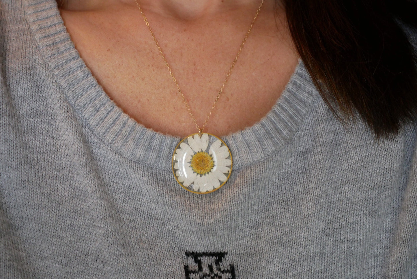 Pressed daisy necklace, white daisy necklace, Silver flower pressed flower jewelry botanical terrarium necklace pressed daisy, New mom gift
