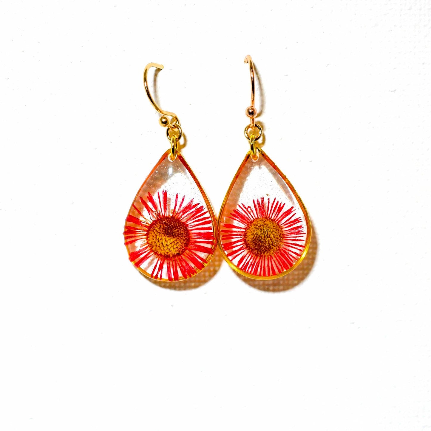 Pressed flower earrings, red daisy earrings, real flower jewelry, botanical dangles, Nature terrarium earrings, dainty flower drops