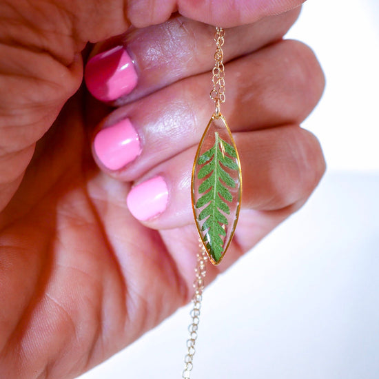 Dainty pressed Fern Leaf Necklace, Pressed fern jewelry, ellipse necklace, nature gift, terrarium necklace