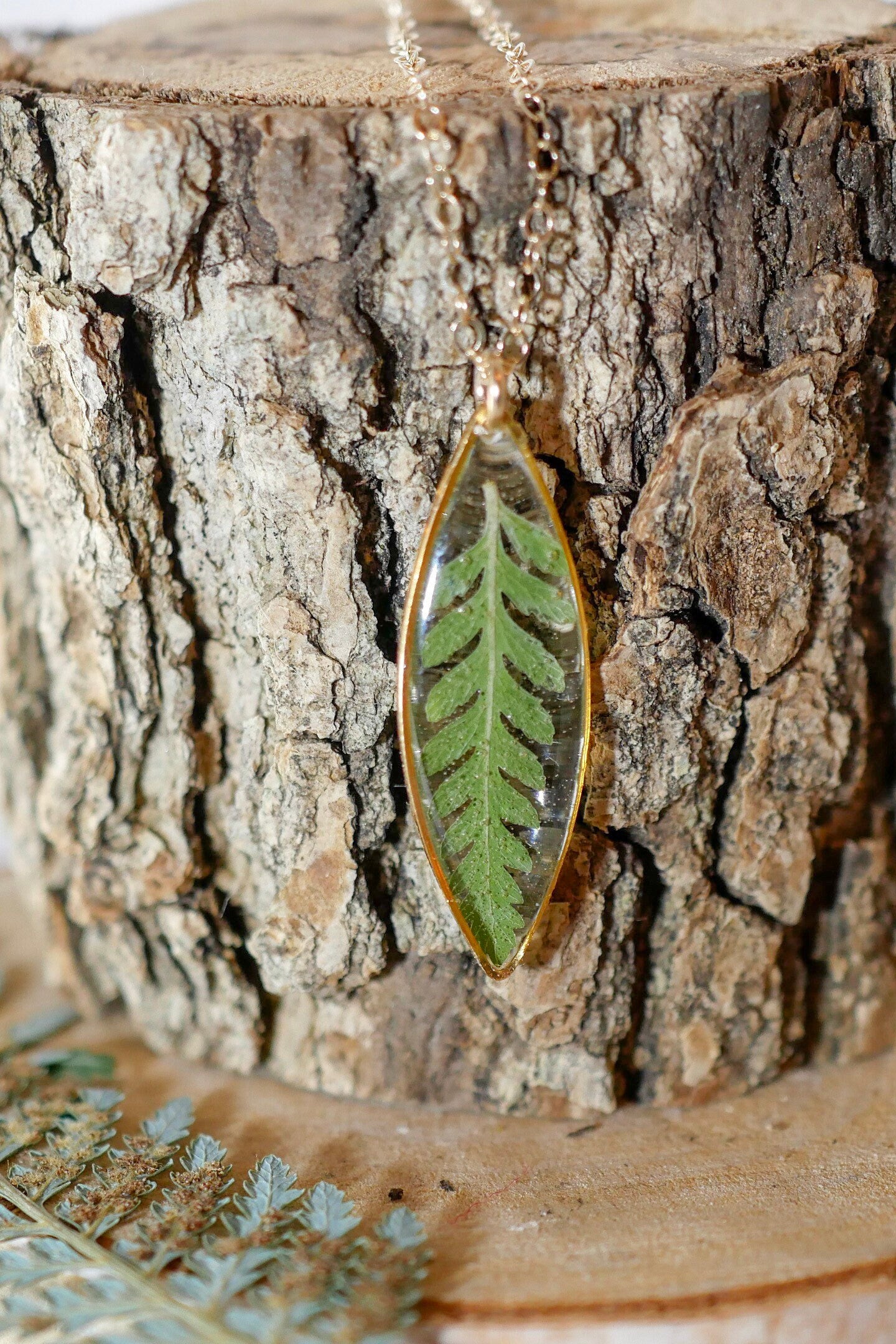Dainty pressed Fern Leaf Necklace, Pressed fern jewelry, ellipse necklace, nature gift, terrarium necklace