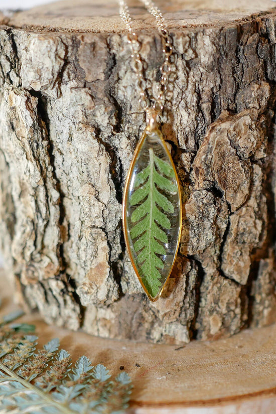 Dainty pressed Fern Leaf Necklace, Pressed fern jewelry, ellipse necklace, nature gift, terrarium necklace