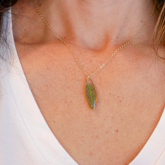 Dainty pressed Fern Leaf Necklace, Pressed fern jewelry, ellipse necklace, nature gift, terrarium necklace