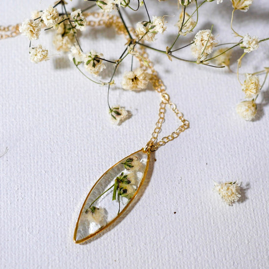 Dainty Real Babys Breath ellipse necklace, pressed flower jewelry, Real babys breath, Wedding flower necklace, bridal jewelry