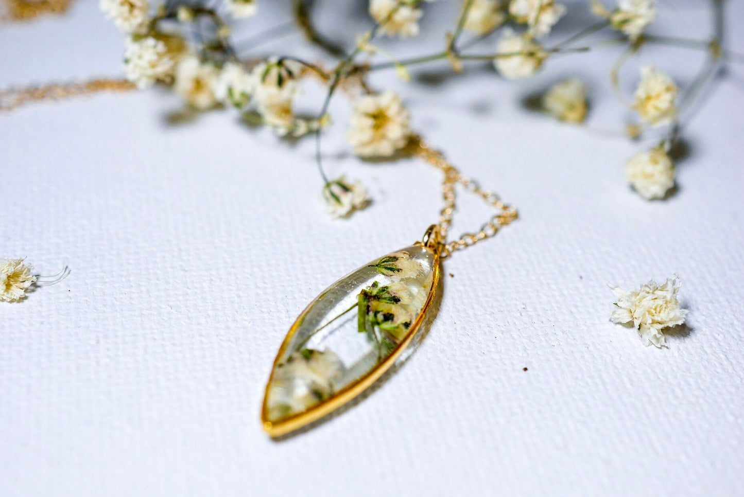 Dainty Real Babys Breath ellipse necklace, pressed flower jewelry, Real babys breath, Wedding flower necklace, bridal jewelry
