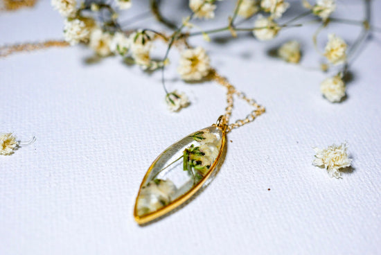 Dainty Real Babys Breath ellipse necklace, pressed flower jewelry, Real babys breath, Wedding flower necklace, bridal jewelry