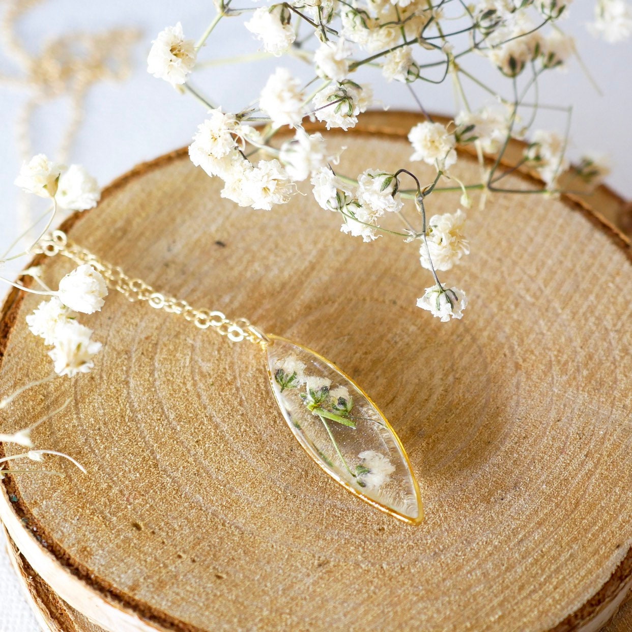 Dainty Real Babys Breath ellipse necklace, pressed flower jewelry, Real babys breath, Wedding flower necklace, bridal jewelry