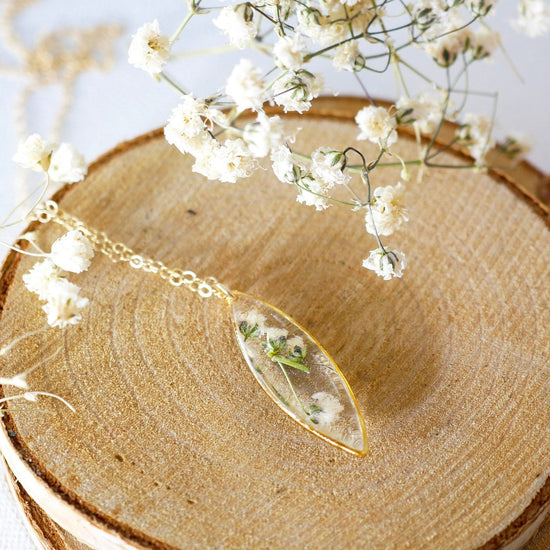 Dainty Real Babys Breath ellipse necklace, pressed flower jewelry, Real babys breath, Wedding flower necklace, bridal jewelry