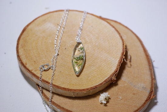 Dainty Real Babys Breath ellipse necklace, pressed flower jewelry, Real babys breath, Wedding flower necklace, bridal jewelry