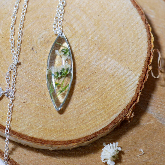 Dainty Real Babys Breath ellipse necklace, pressed flower jewelry, Real babys breath, Wedding flower necklace, bridal jewelry