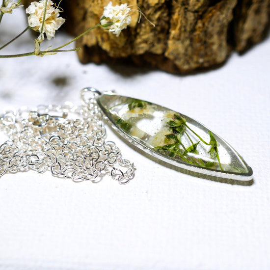 Dainty Real Babys Breath ellipse necklace, pressed flower jewelry, Real babys breath, Wedding flower necklace, bridal jewelry
