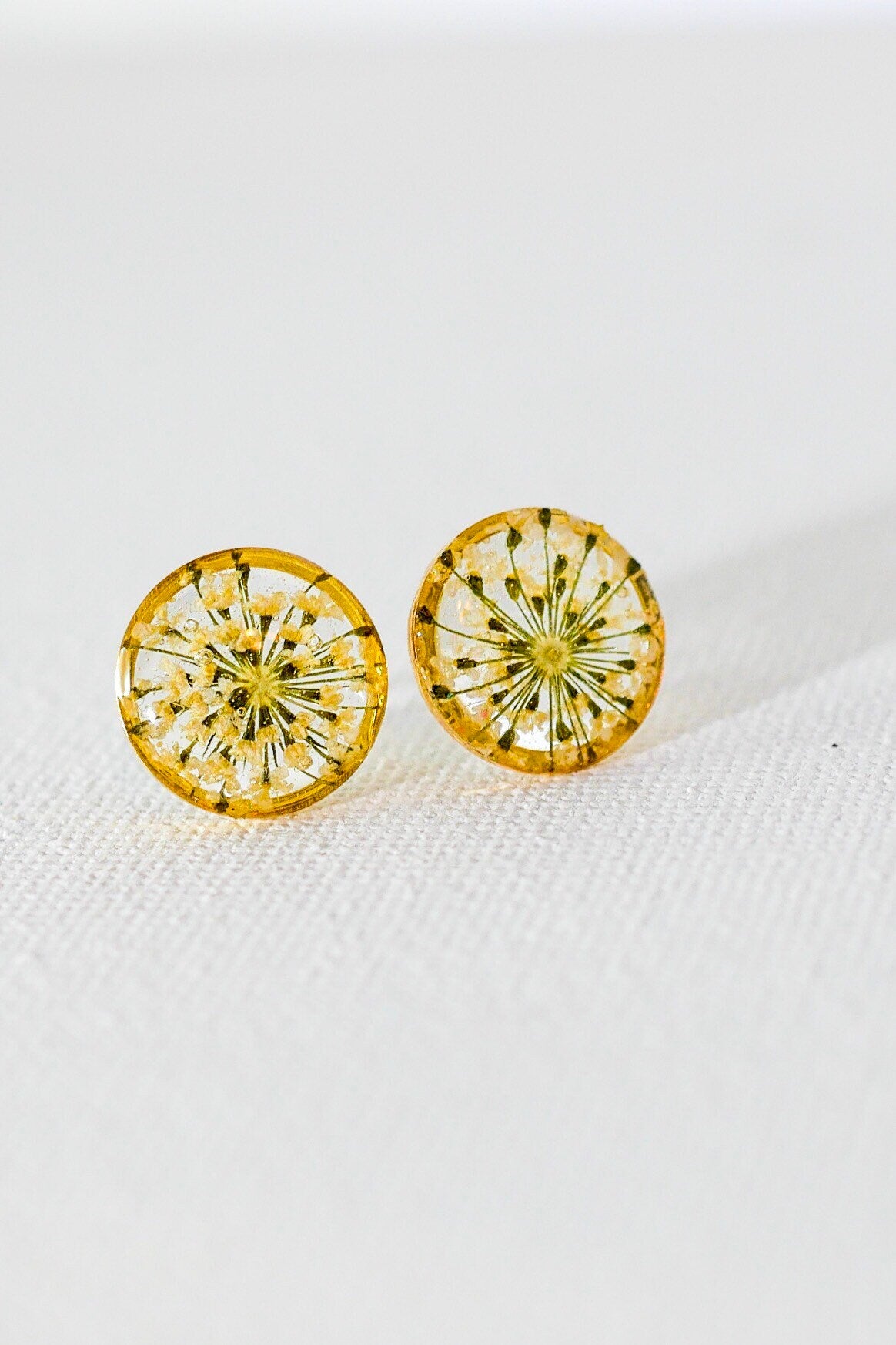 Queen Anne's Lace Stud Earrings - Dainty Pressed Flower Jewelry