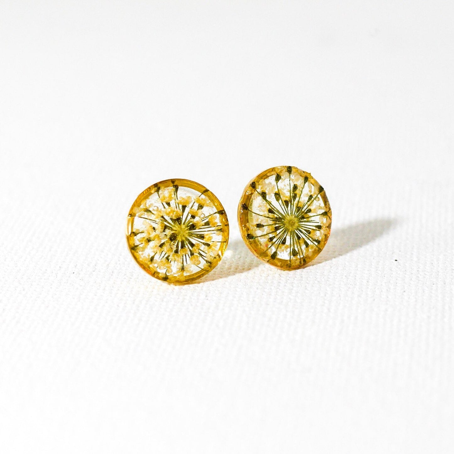 Queen Anne's Lace Stud Earrings - Dainty Pressed Flower Jewelry