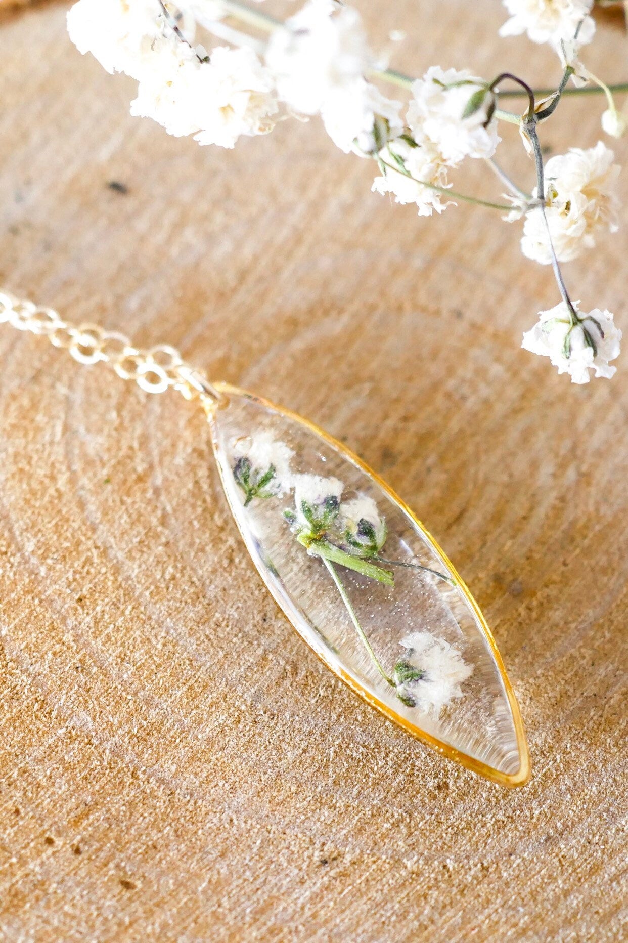Dainty Real Babys Breath ellipse necklace, pressed flower jewelry, Real babys breath, Wedding flower necklace, bridal jewelry
