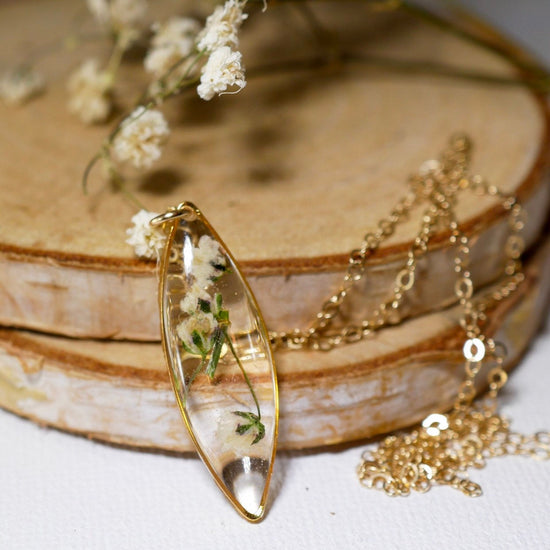 Dainty Real Babys Breath ellipse necklace, pressed flower jewelry, Real babys breath, Wedding flower necklace, bridal jewelry