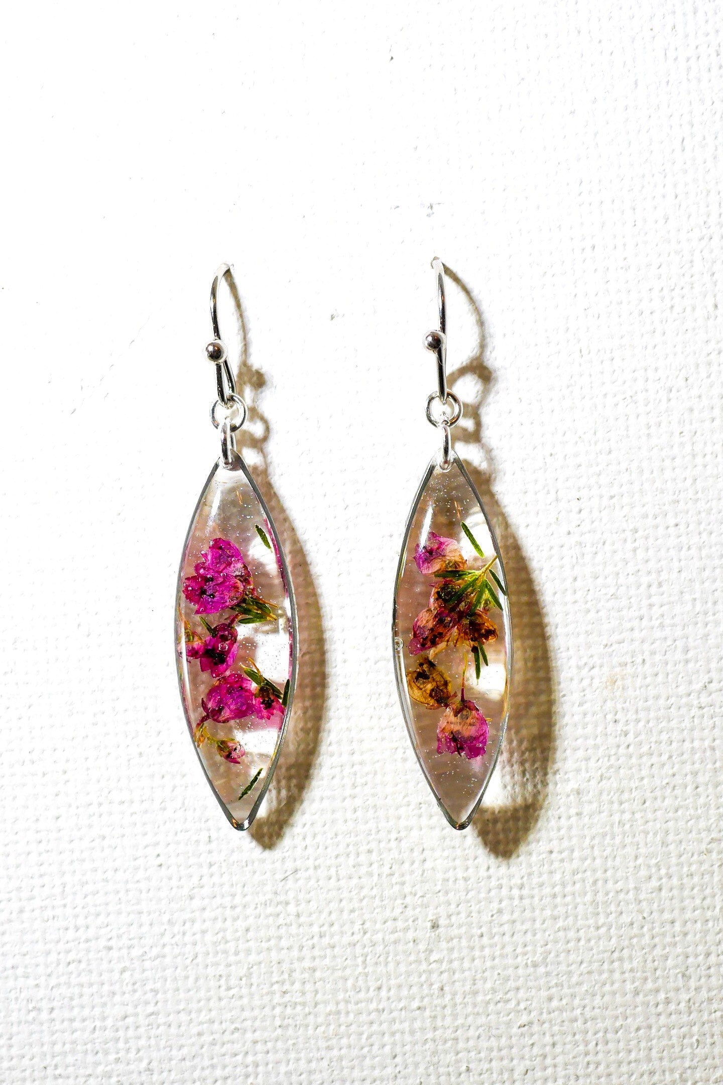 Pressed Heather ellipse earrings, real flower dangles, dainty terrarium earrings, herbarium earrings, woodland bridal, botanical jewelry