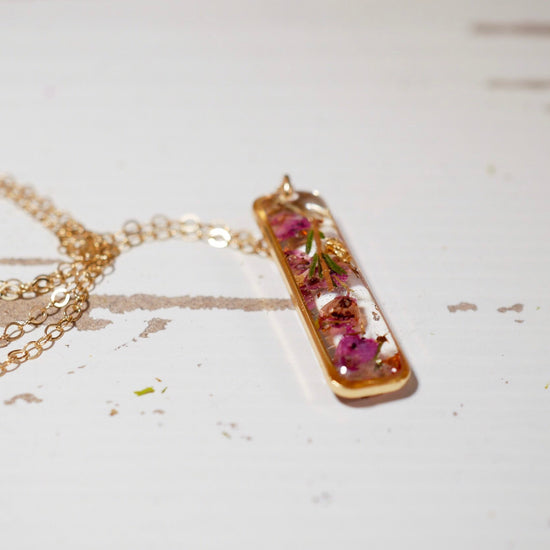 Pressed heather Bar necklace, dainty gold vertical Bar necklace, real flowers jewelry, Pressed flower botanical necklace