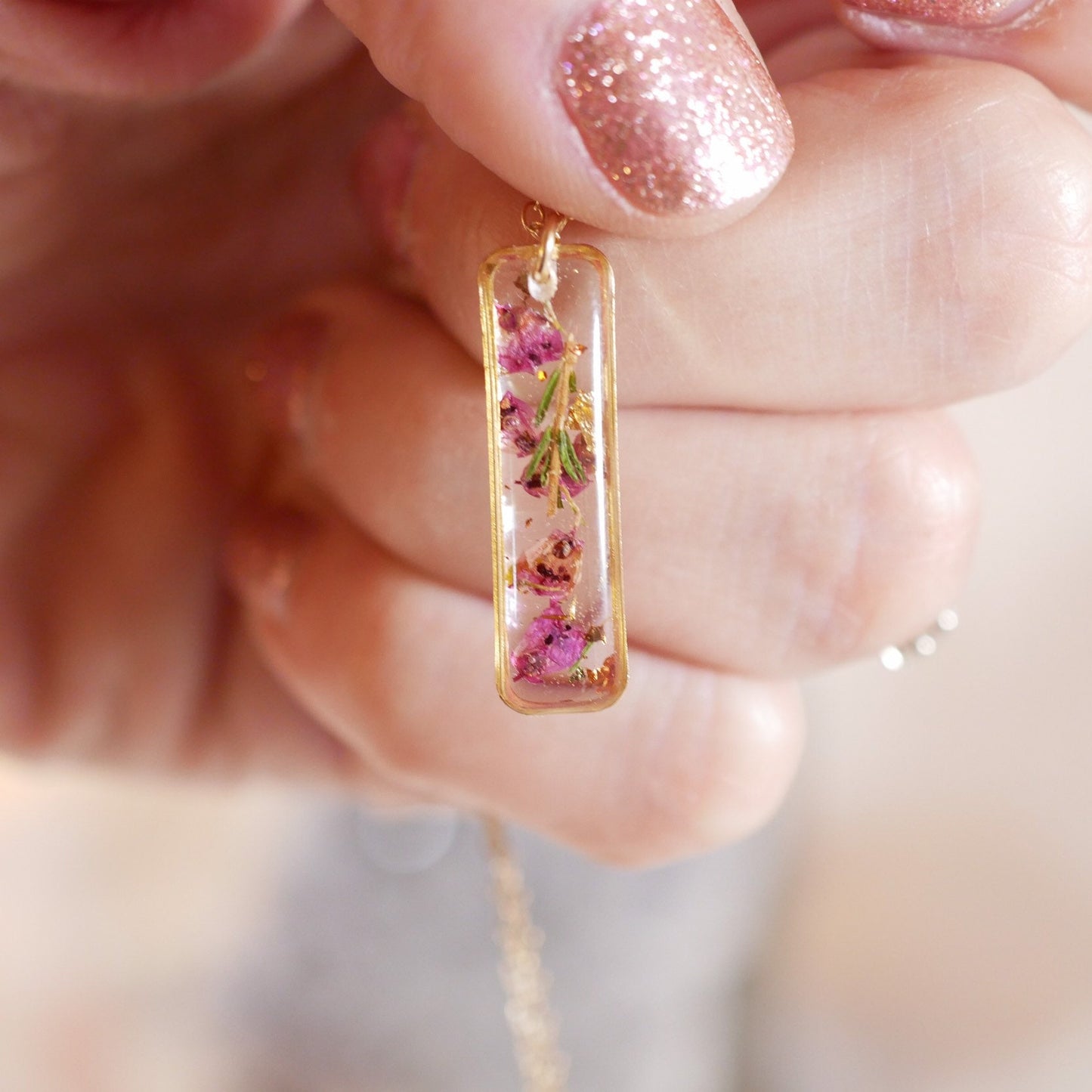 Pressed heather Bar necklace, dainty gold vertical Bar necklace, real flowers jewelry, Pressed flower botanical necklace
