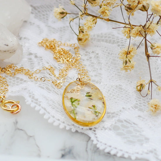 Tiny Oval baby’s breath Necklace, Real flower jewelry, Pressed flower necklace, Tiny terrarium jewelry, Garden gift, botanical necklace