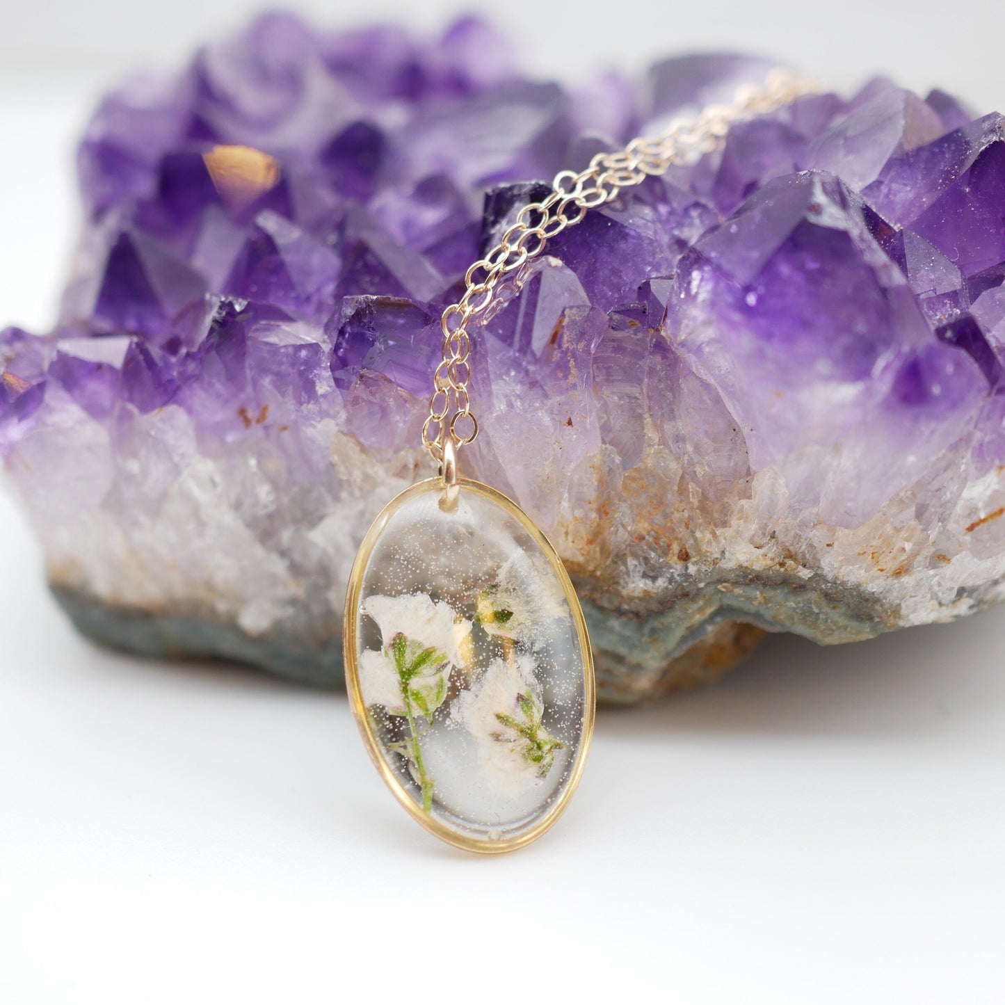 Tiny Oval baby’s breath Necklace, Real flower jewelry, Pressed flower necklace, Tiny terrarium jewelry, Garden gift, botanical necklace
