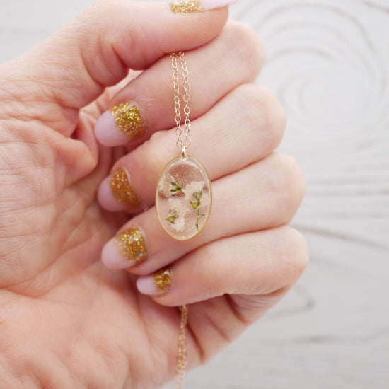 Tiny Oval baby’s breath Necklace, Real flower jewelry, Pressed flower necklace, Tiny terrarium jewelry, Garden gift, botanical necklace