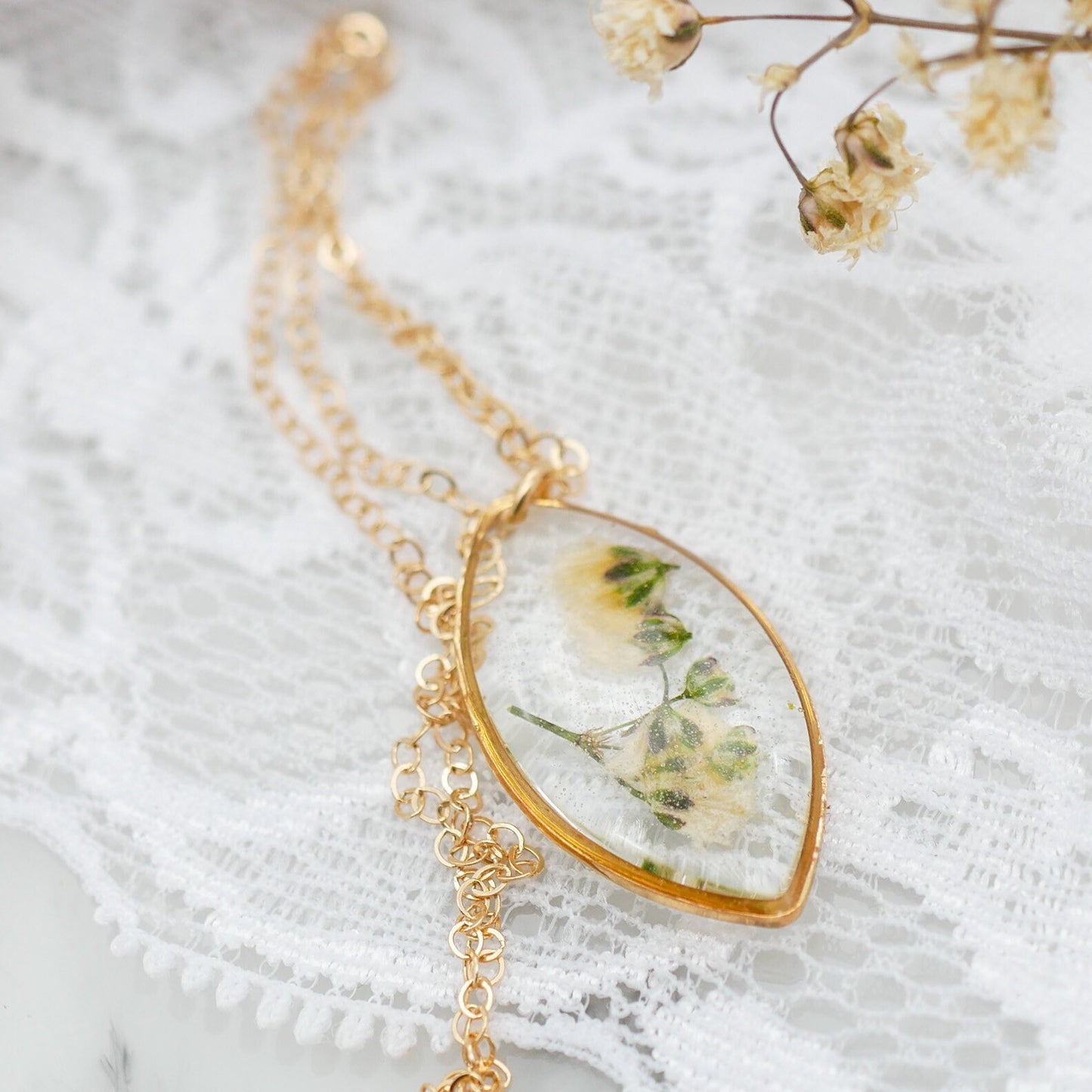 Tiny Babys Breath Necklace, Real flower necklace, Pressed flower jewelry, Bridal flower necklace, Botanical jewelry, gypsophila necklace