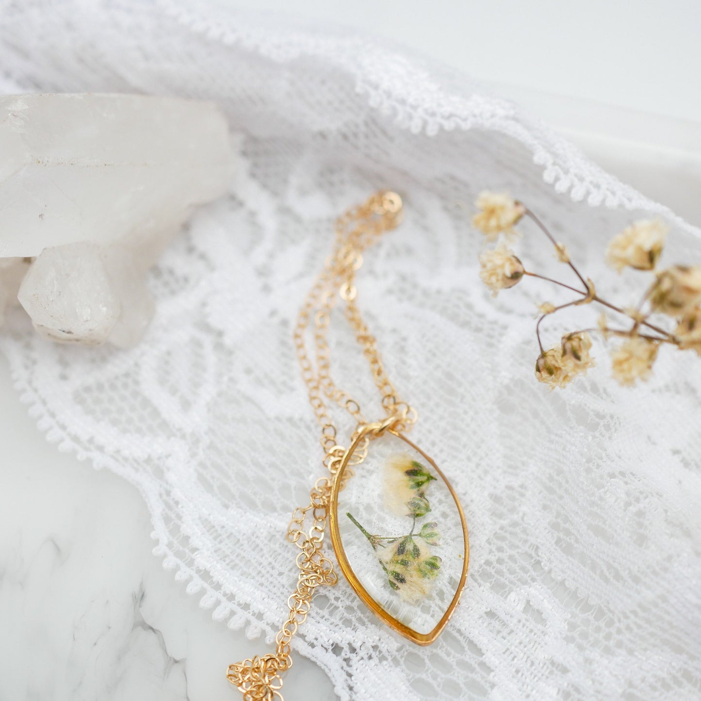 Tiny Babys Breath Necklace, Real flower necklace, Pressed flower jewelry, Bridal flower necklace, Botanical jewelry, gypsophila necklace